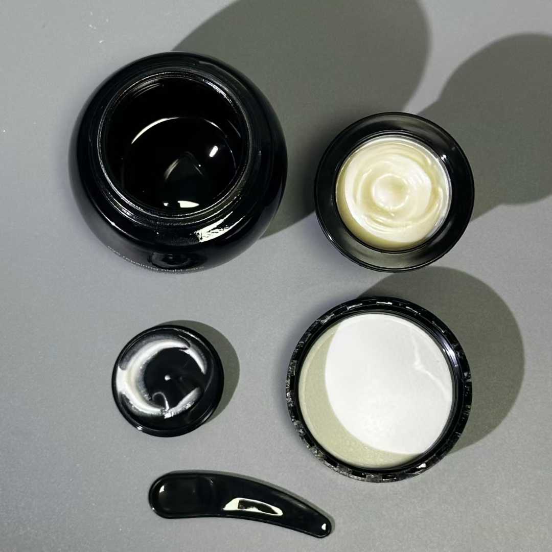 ベストセール ナイトケア アイ クリーム 15ml パフュー - Night Cream のレビューと価格